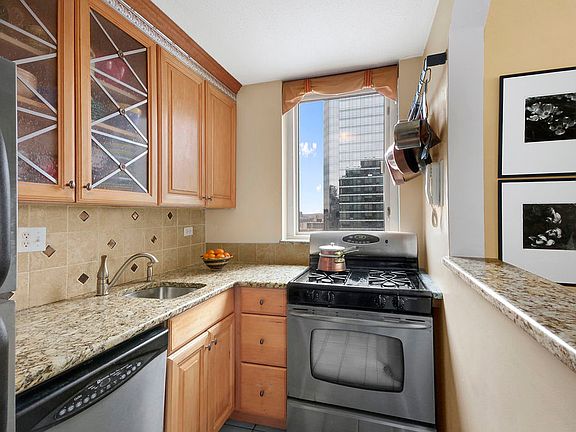 3rd image of 130 W 67th St APT 23G