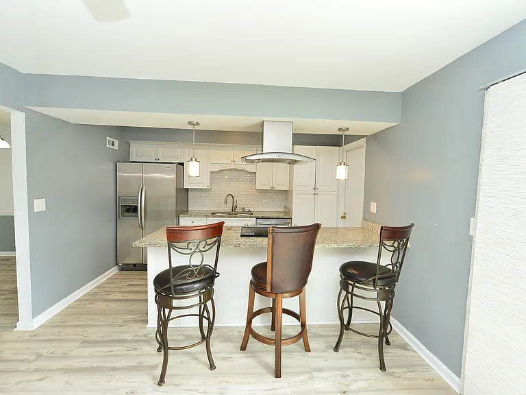 806 Jamestowne Dr — Photo 5