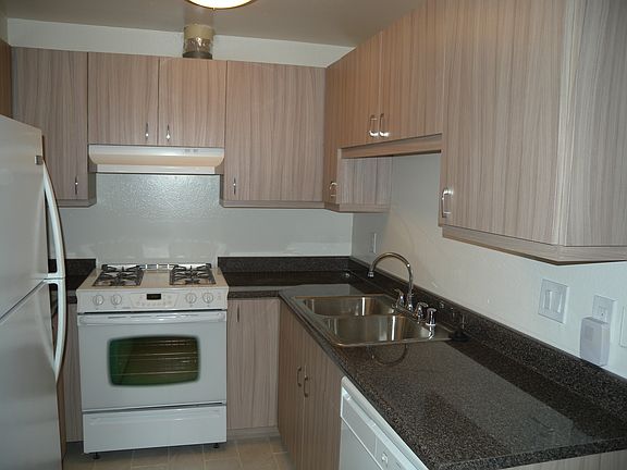 5th image of 1117 Havenhurst Dr APT 201