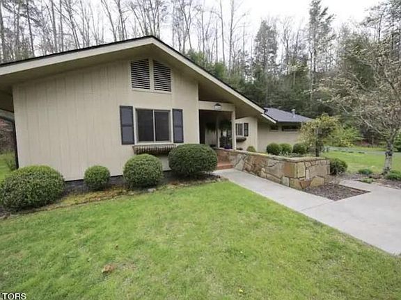 2nd image of 1744 Hidden Hills Rd