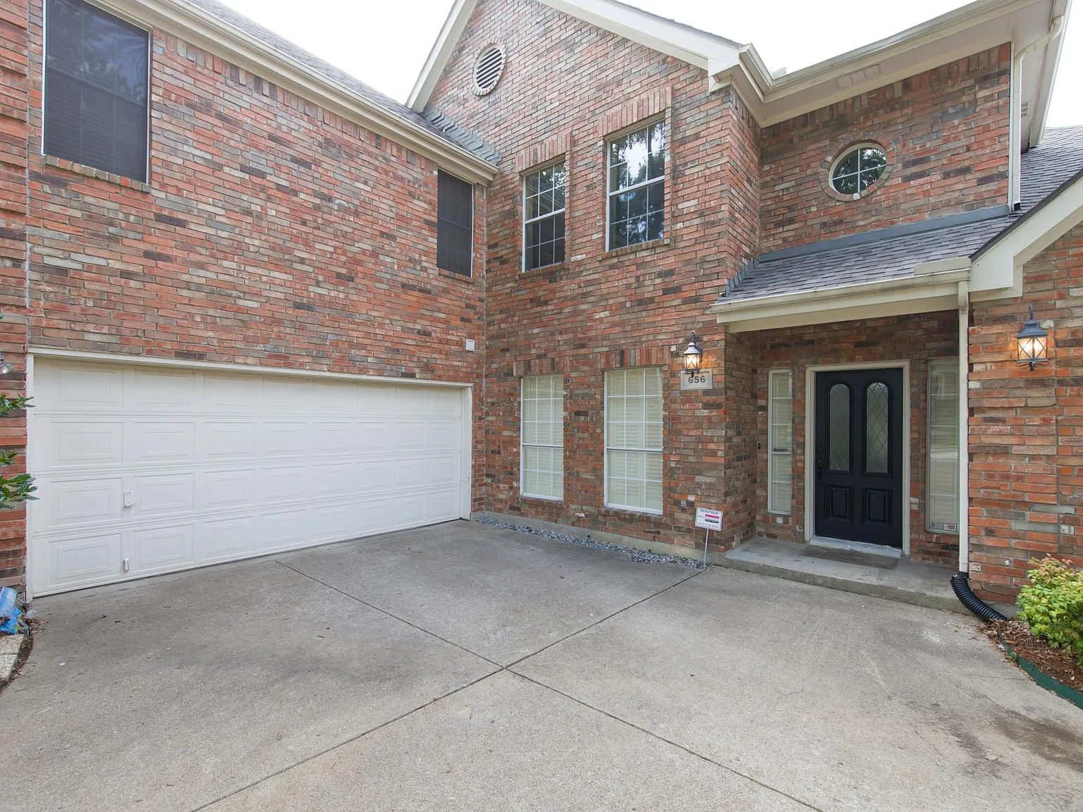 656 Water Oak Dr — Photo 2