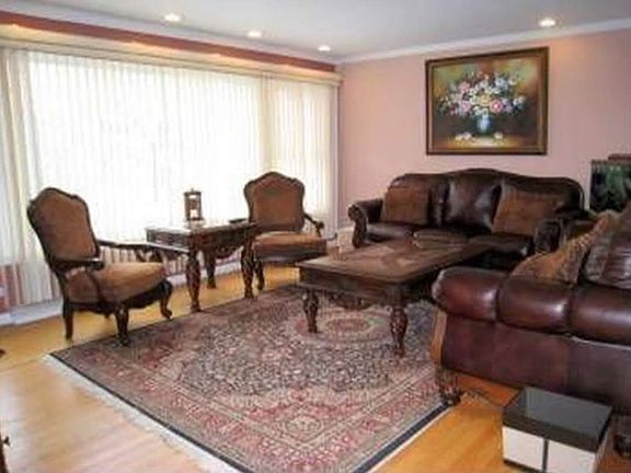 4th image of 6747 N Harding Ave #1