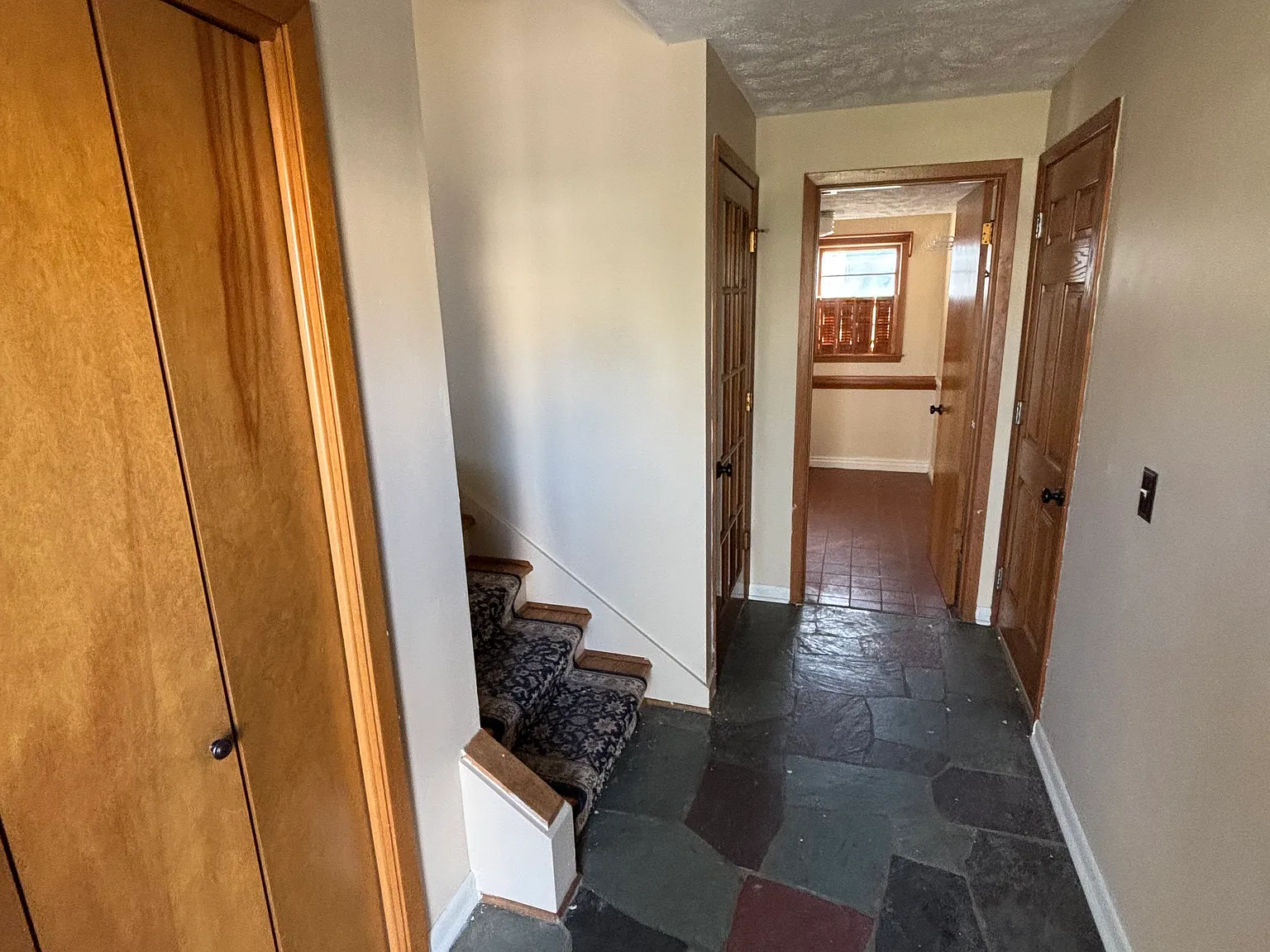 3 bed, 2239 sqft, $2,250 — Photo 2