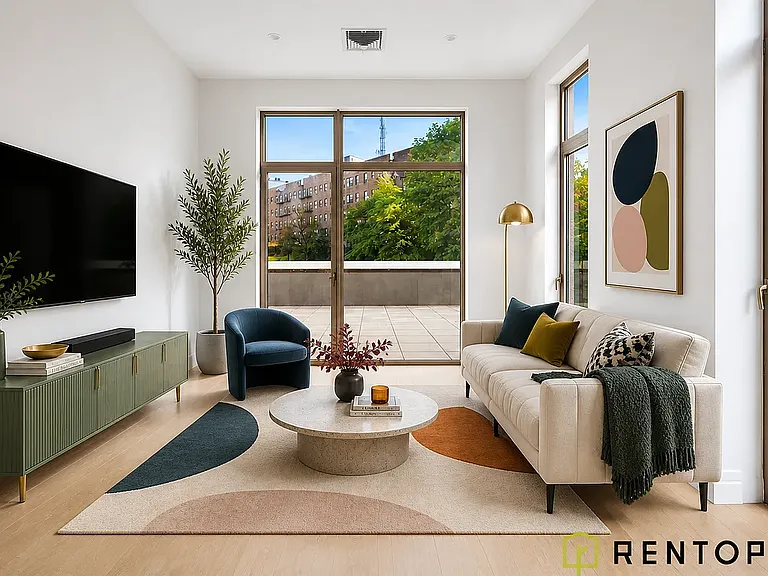 960 Franklin Ave #108 — Photo 1