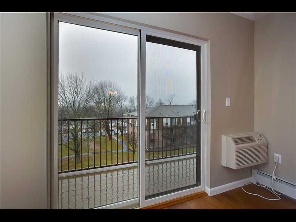 1st image of 752 Quaker Ln APT 303
