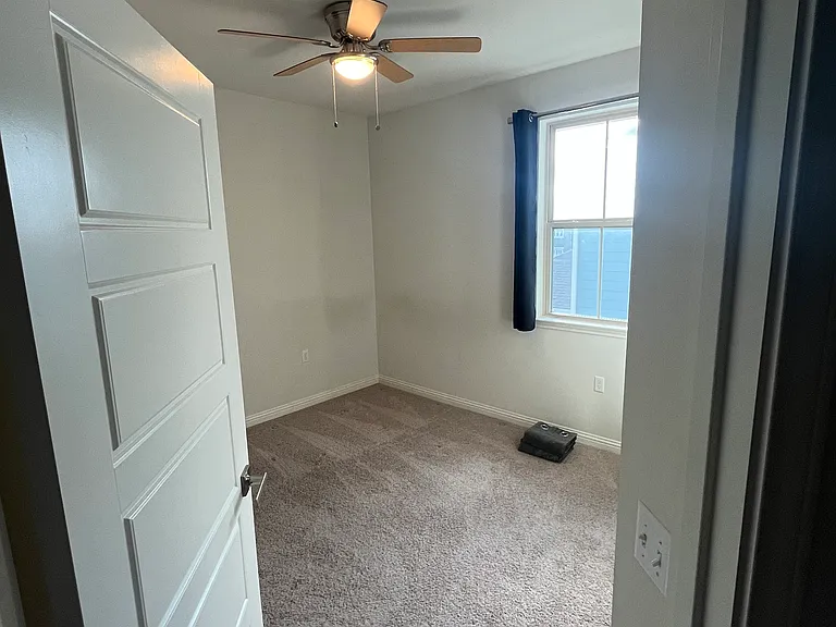 2707 Zach Scott St — Photo 8
