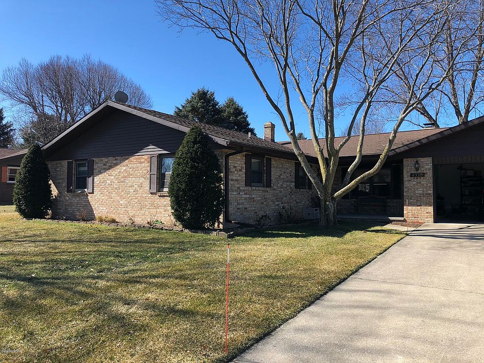 1st image of 4710 Charlestown Dr