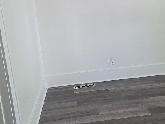 2nd image of 607 9th St N #607