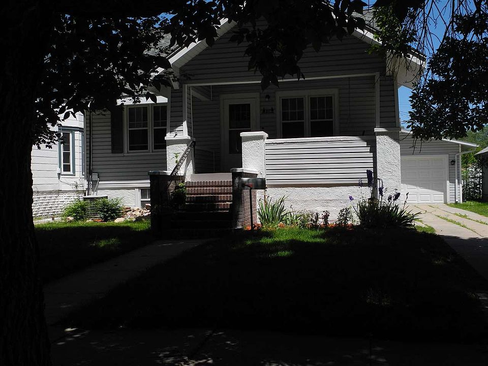 1st image of 811 W 4th St