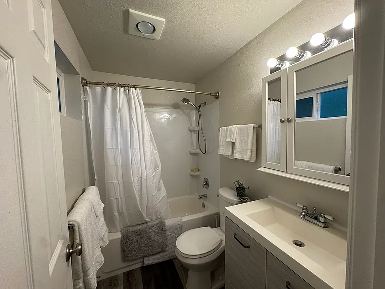 15210 Macadam Rd S #D — Photo 9