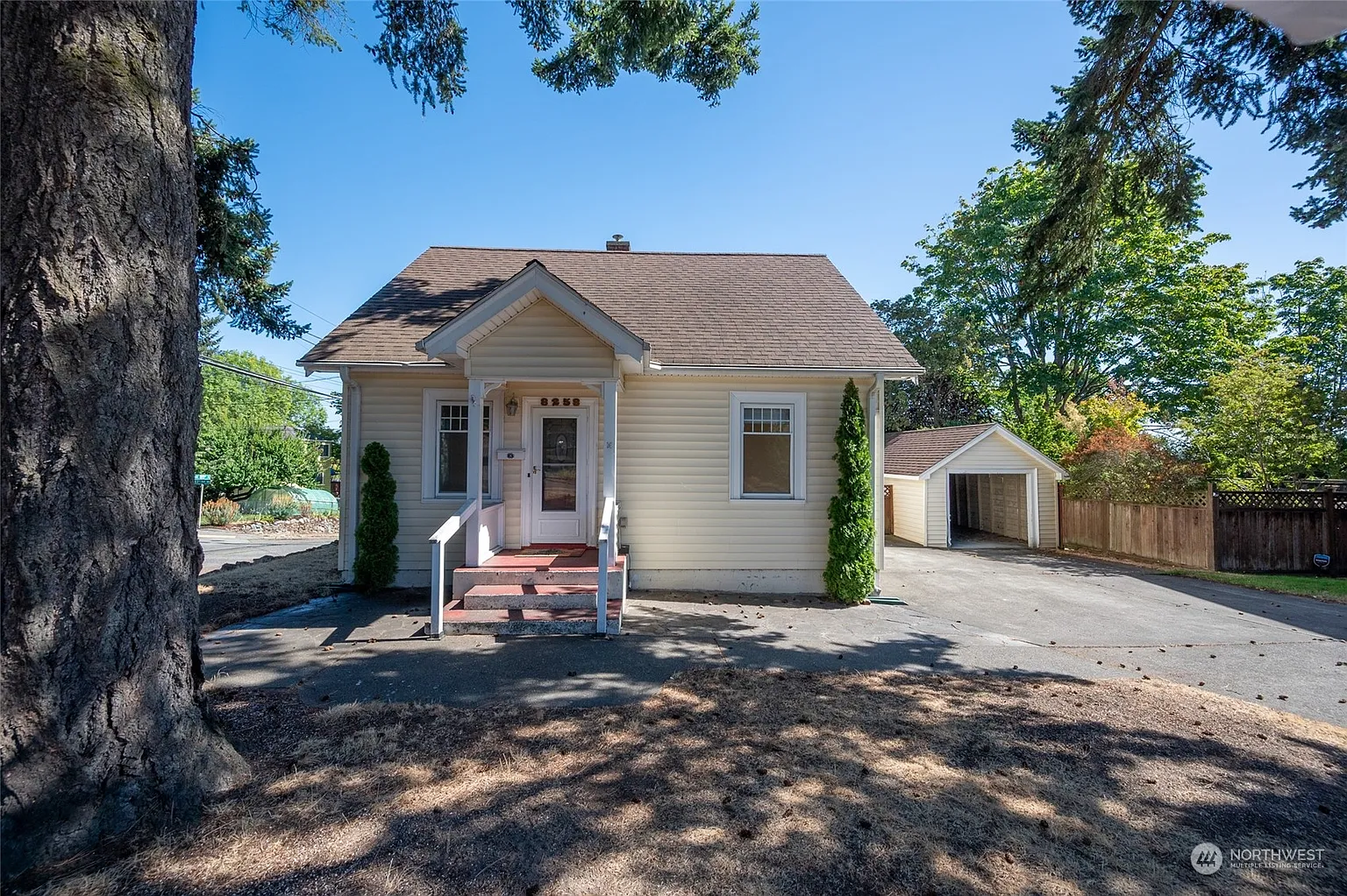 8258 17th Avenue NE photo 1