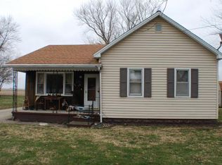 304 S Boyer Ave, Brocton, IL 61917