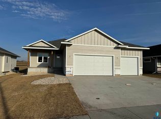 8001 E Norway Pine Trl, Sioux Falls, SD 57110