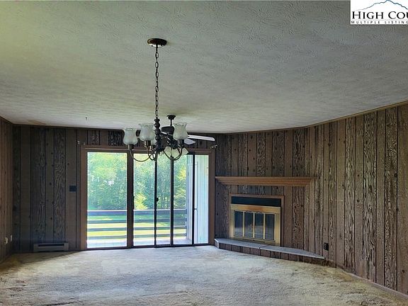 4th image of 252 Willow Creek Circle #0