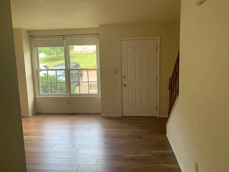 534 Becker St — Photo 8