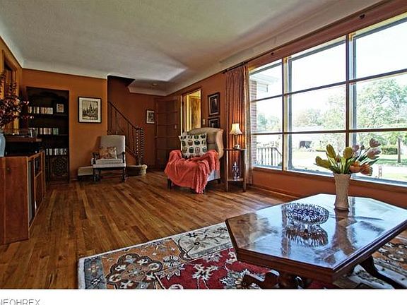 3rd image of 23930 Glenbrook Blvd