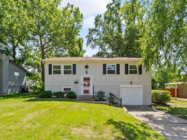 9213 W 100th St, Overland Park, KS 66212