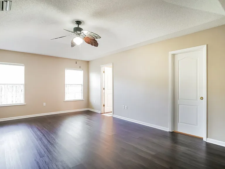 1417 Heather Ct — Photo 9