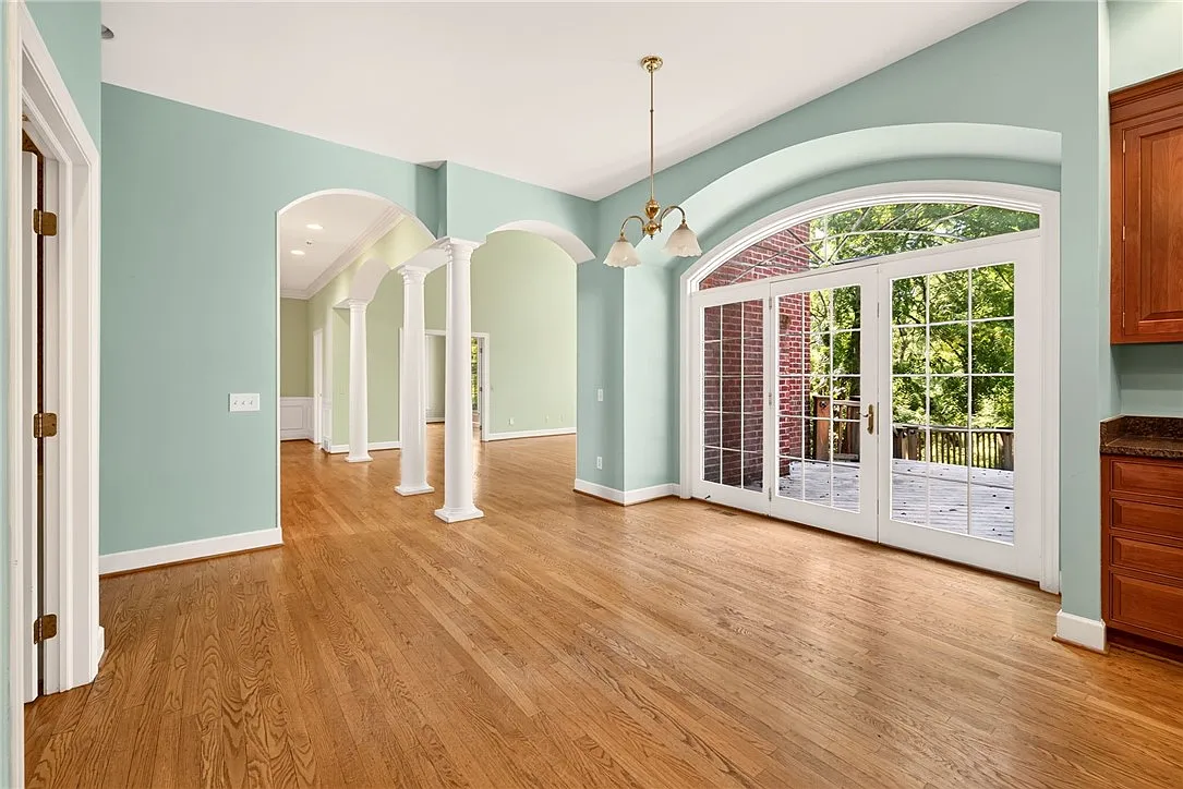 5 bed, 5.5 bath, 5746 sqft, $5,850 — Photo 4