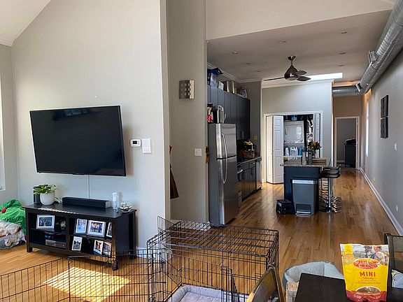 4th image of 1220 N Wood St APT 3