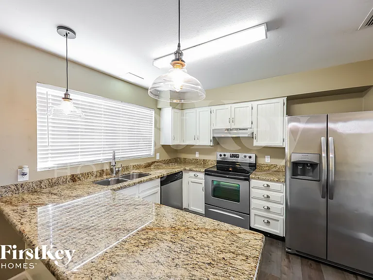 2915 W Danbury Dr — Photo 6