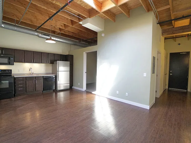 La Pompadour Apartments — Photo 21