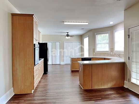 5th image of 402 Grandiflora Dr