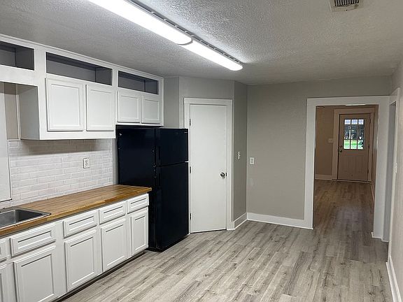 2nd image of 1034 Vincent St