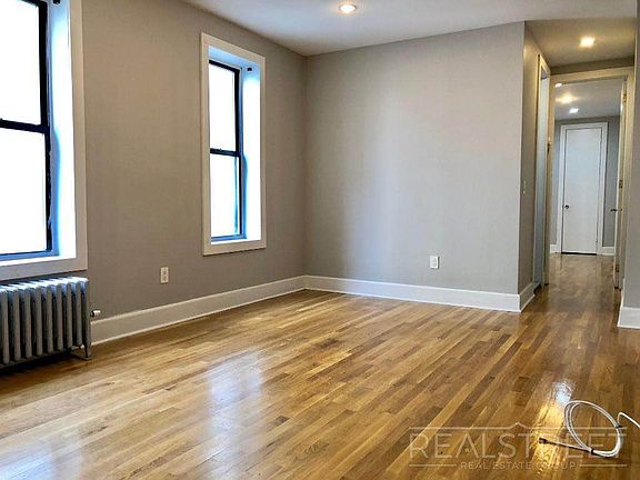 2nd image of 100 E 21st St APT 204