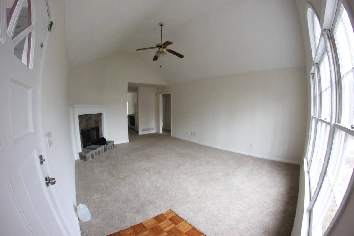 3 bed, 1875 sqft, $2,300 — Photo 1