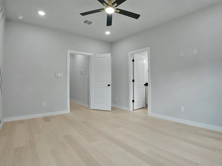 525 Dakota St — Photo 32