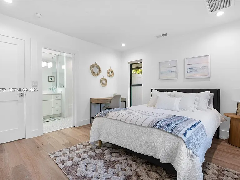 18 Hersey Dr — Photo 3