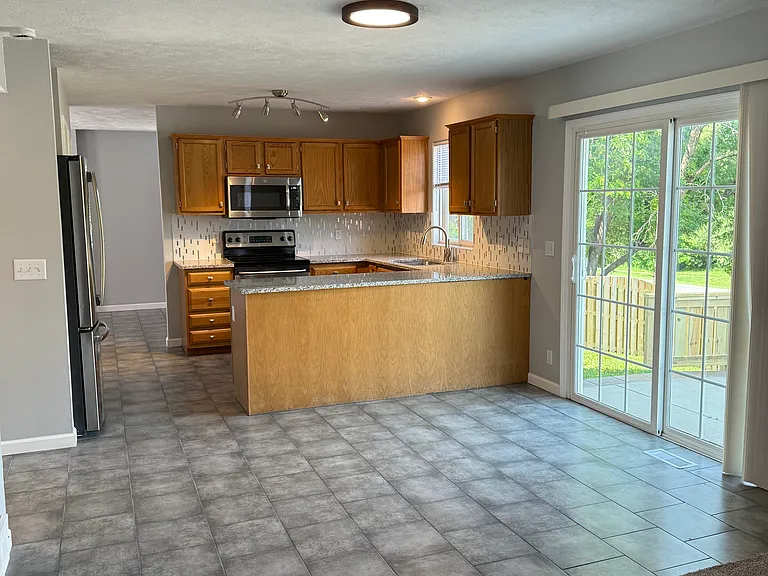 6402 S 167th Ave — Photo 3