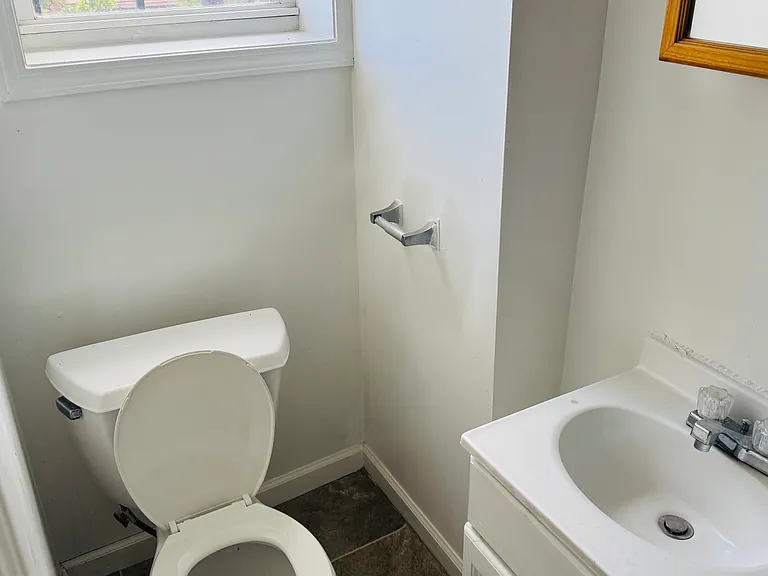 247 1/2 W Main St #5 — Photo 7