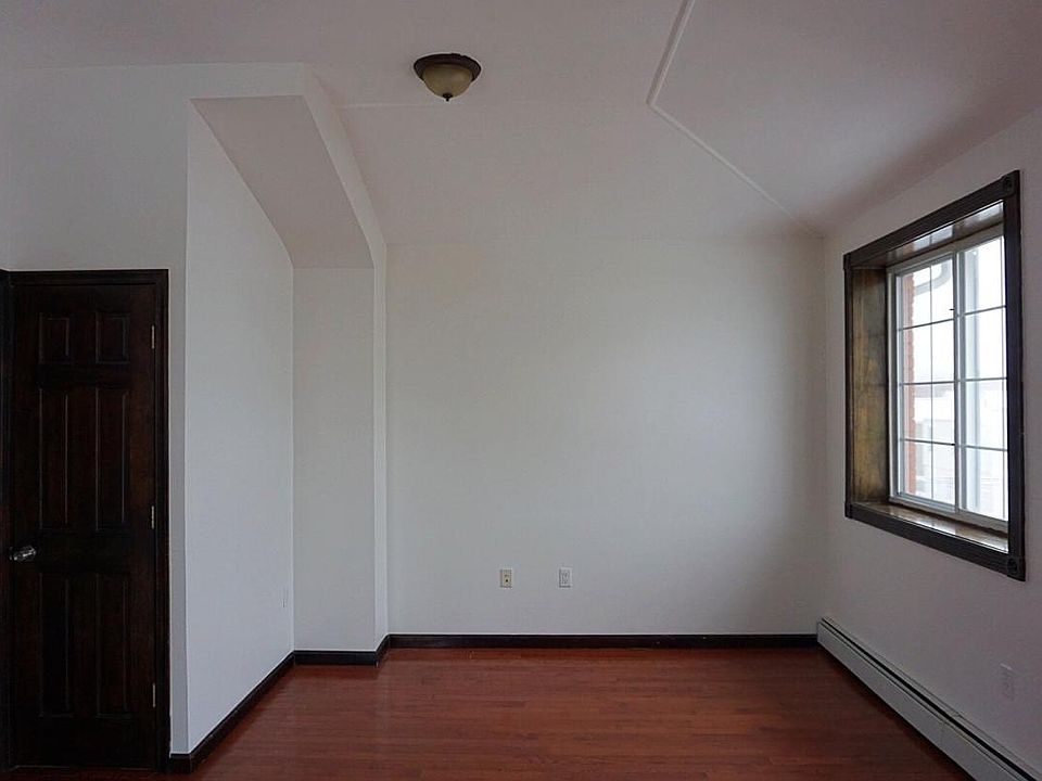 Room 1 (Master Bedroom)