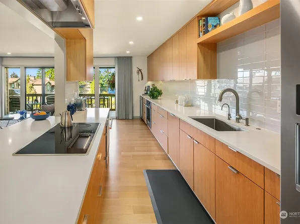 17454 NE 40th Place #E3, Redmond, WA 98052