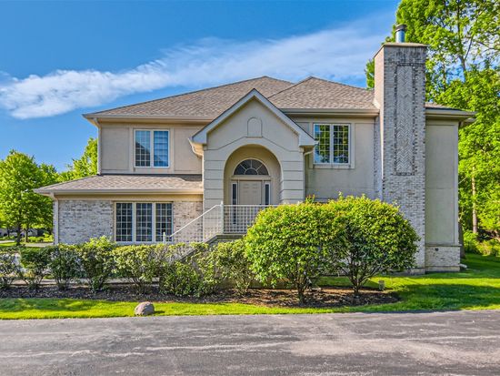 14 Beaconsfield Ct, Lincolnshire, IL 60069
