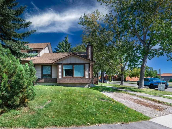 2 SW Deer Lane Rd SE, Calgary, AB T2J 5V7