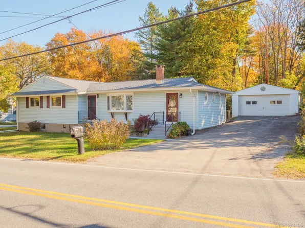 18 E Dorsey Lane, Hyde Park, NY 12601