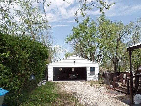 3rd image of 112 E Kellogg St