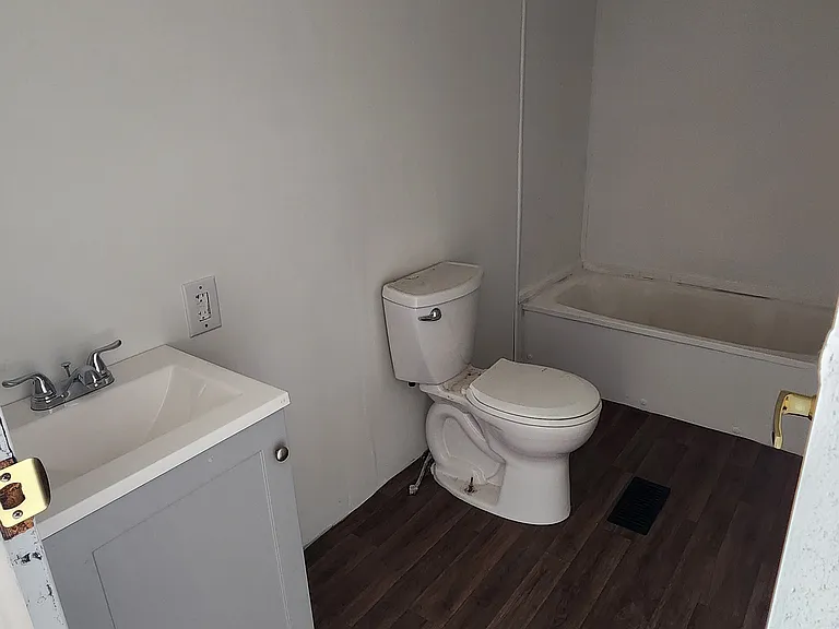 923 Mercedes St #15 — Photo 13