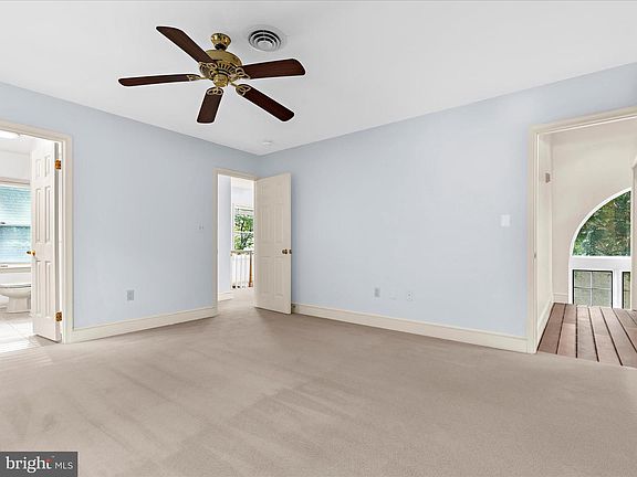 4th image of 13 N Thoroughgood Ln #24