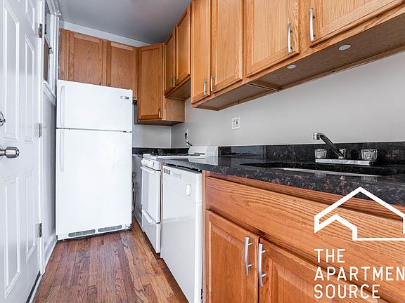 4th image of 3926 N Pine Grove Ave APT 3W