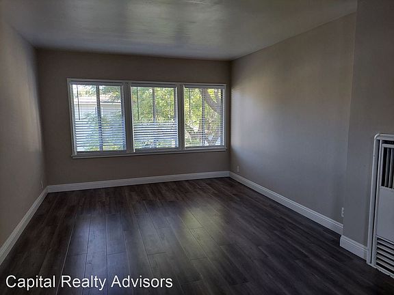 3rd image of 903 E 46th St #10885309