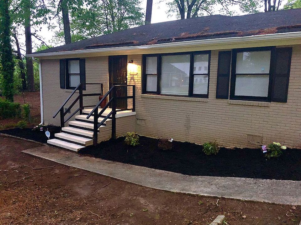 2nd image of 2365 Locust Ln SE