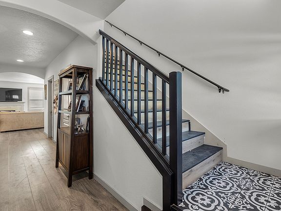 5th image of 4476 SW Salmon Pl