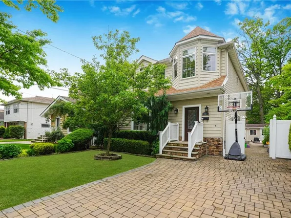 231 N Railroad Ave, Staten Island, NY 10304