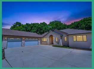 546 Echo Valley Rd, Brooklyn, WI 53521