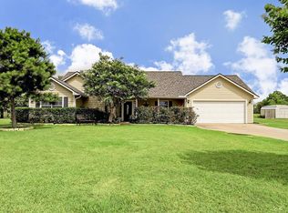 1945 Settlers Way Dr, Sealy, TX 77474