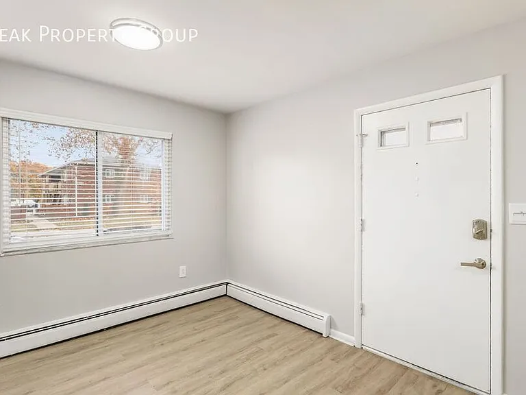 639 Riverview Dr #3 — Photo 3